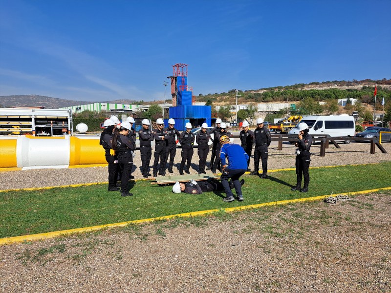 Çevik Kuvvet Polisine Depremde Arama Kurtarma Eğitimi